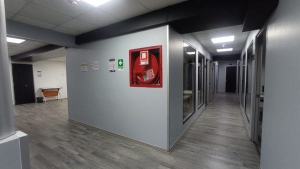 ¡ Amplio Local En Interior De Galería / Banderas ! - Imagen 14
