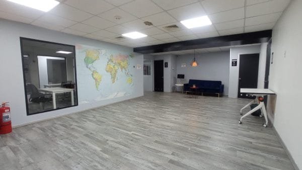¡ Amplio Local En Interior De Galería / Banderas ! - Imagen 12