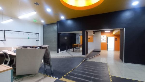 ¡ Amplio Local En Interior De Galería / Banderas ! - Imagen 3