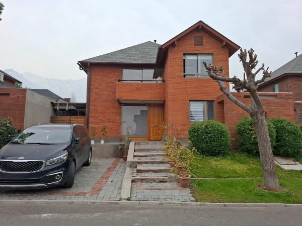 Casa En Las Pircas 3d+3b+dormitio De Servicio