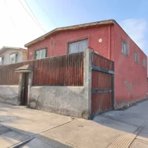 Espacio Y Comodidad Para Tu Familia! Amplia Casa Esquina.