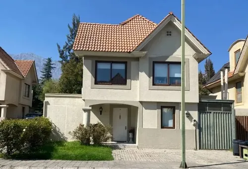 Casa En Venta En Peñalolén